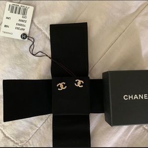NWT CHANEL AUTHENTIC EARINGS